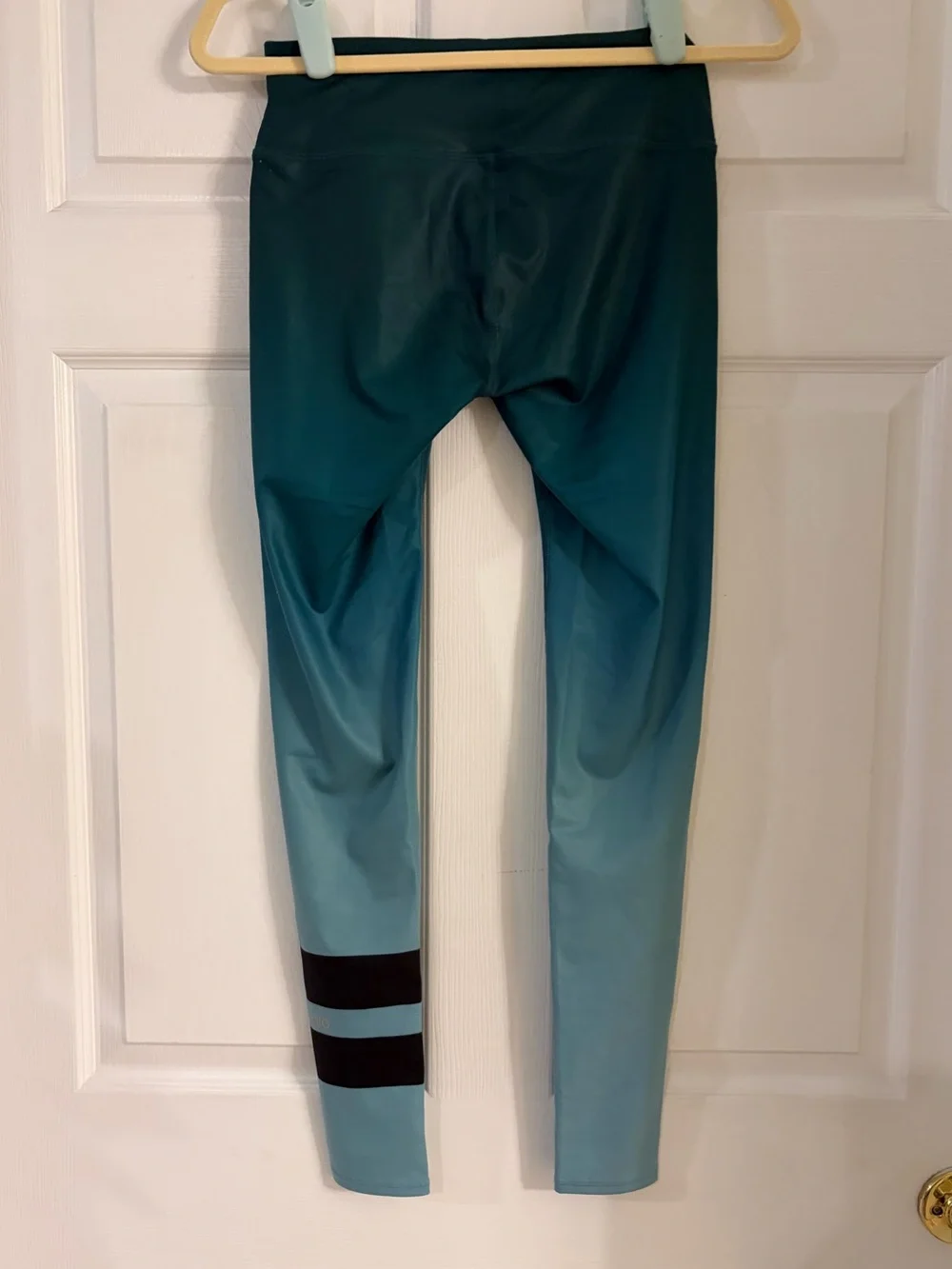 Alo Yoga High-Waist‎ Airbrush Ombre leggings teal-to-aqua gradient XS
